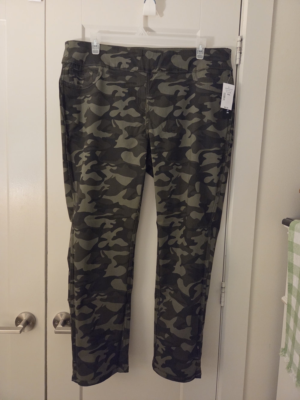 NWT Reversible Straight Leg Camo Or Dark Olive Pants
